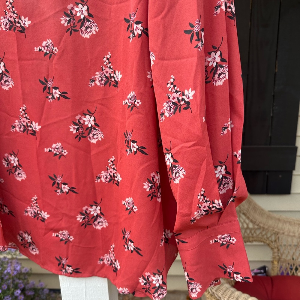 LOFT Pink Floral Blouse - Picture 4 of 6